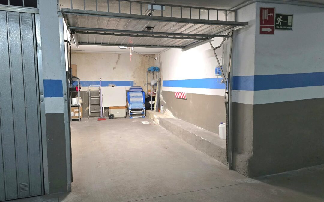 Garaje en venta en Ronda | Cochera cerrada zona Calle Sevilla