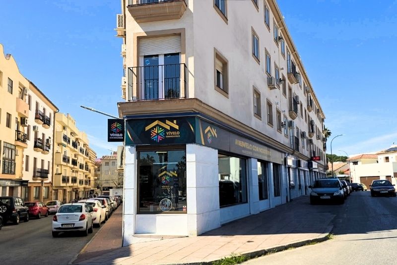 OFICINA DE VIVELO CON NOSOTROS EN RONDA AVENIDA VICTORIA 6 ESQUINA CALLE ARTESANOS